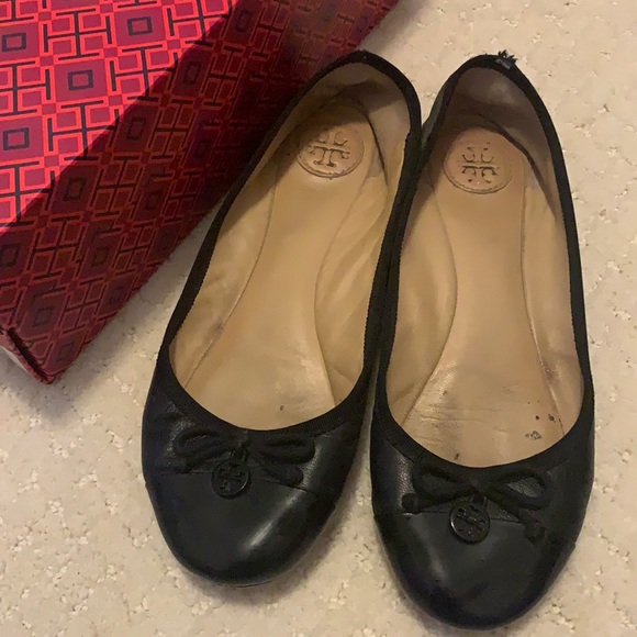 Tory Burch Black Chelsea cap toe bow leather